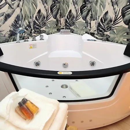 Flatinrome Trastevere 2 - Jacuzzi In Trastevere Apartment *