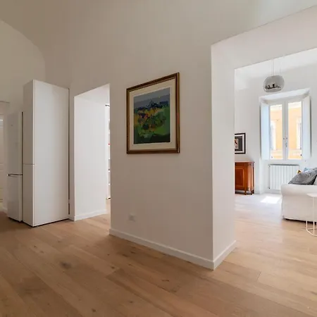 Termini & Acquario Romano Bright Apartment