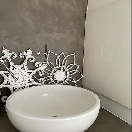 Modern Luxury Pool House Rome