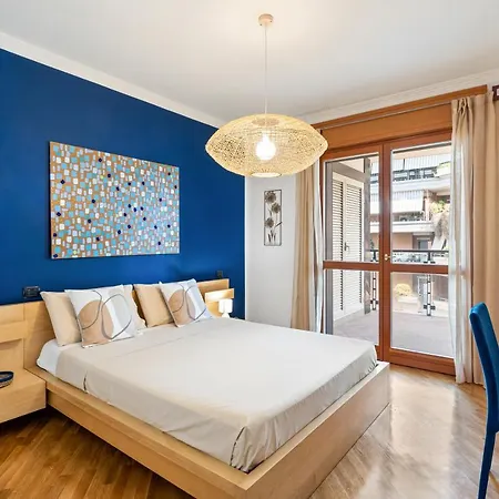 Amsterdam Design + Posto Auto Apartment Rome