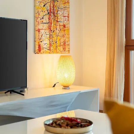 Amsterdam Design + Posto Auto Apartment Rome