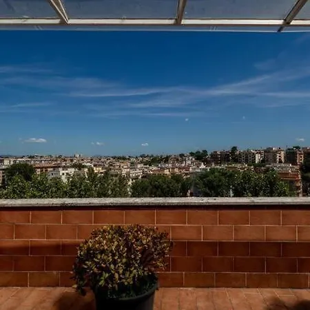 Attico Per Quattro Persone Sulla Nomentana, Wi-fi, Aria Condizionata * Rome