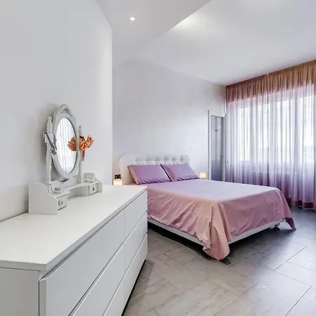 Apartment Violin Key House *