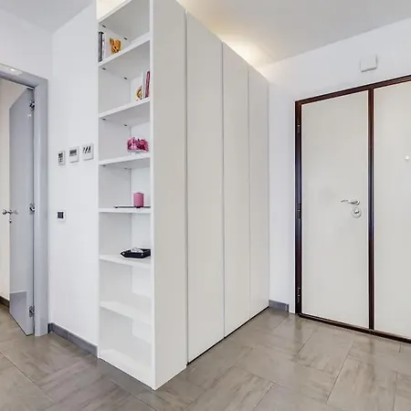 Apartment Violin Key House
