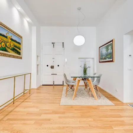 Apartment Opera Exclusive House By Premium Collection *