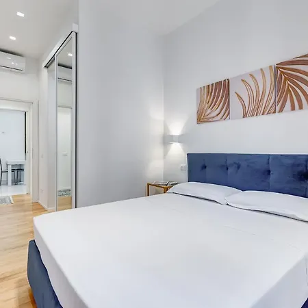 Apartment Opera Exclusive House By Premium Collection