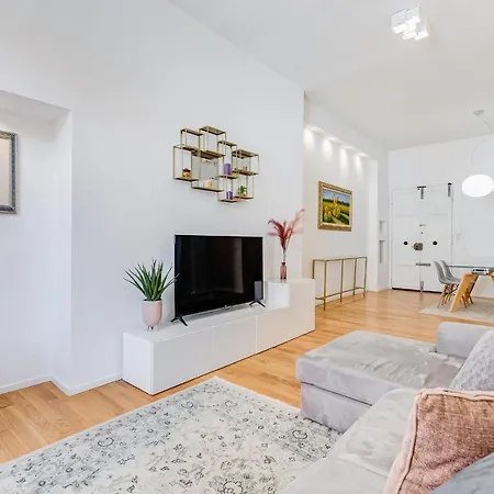 Apartment Opera Exclusive House By Premium Collection