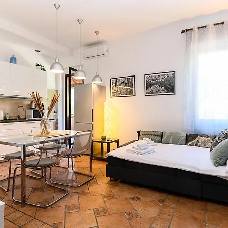 Cozy With Balcony By Ndp Rent