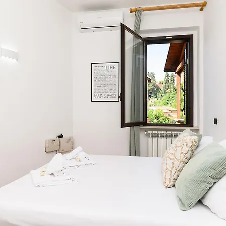 Cozy With Balcony By Ndp Rent