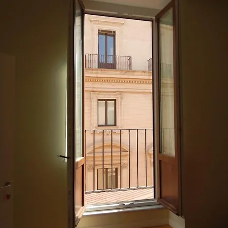 Barberini Bright Apartment Rome