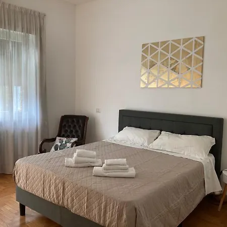 Apartment Fairome 2 Pini Rom