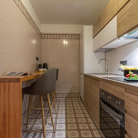 Welcome To Pantheon Apartment *