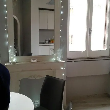 Trevi Luxury Maison Apartment *