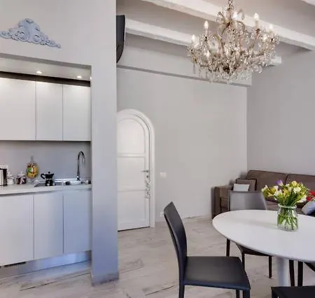 Apartment Trevi Luxury Maison *