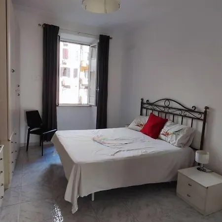 Interno 14 - Re Di Appartamento *