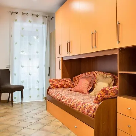 Apartamento Con Giardino Via Silvestri Roma