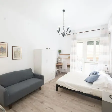 Lovely In Hip And Vibrant Pigneto Apartment