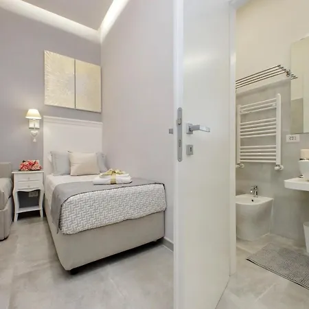 Roman Holiday Suites Guest house *