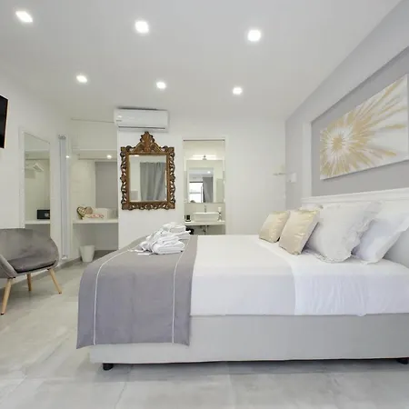 Roman Holiday Suites Guest house *