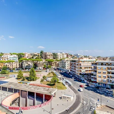 Bbhome Penthouse Bright And Elegant Metro Conca D'oro דירה