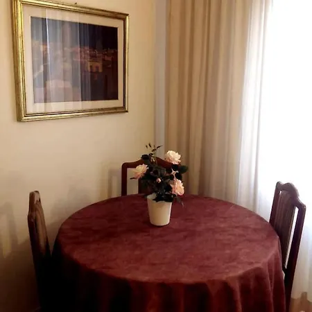 Priscilla & Parking At St Peter Basilica +free Calls To Usa, Canada, China *