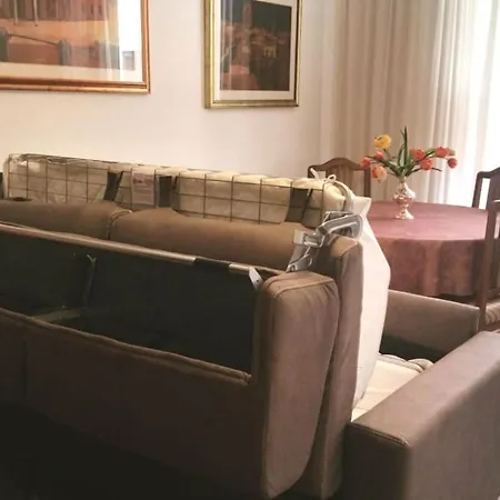 Priscilla & Parking At St Peter Basilica +free Calls To Usa, Canada, China Apartment *