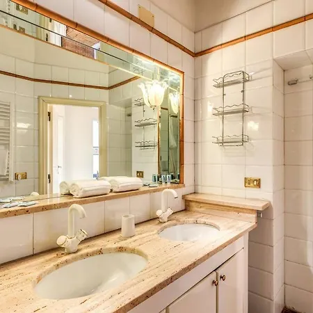 Apartment Flat With Lovely Views Near Piazza Navona