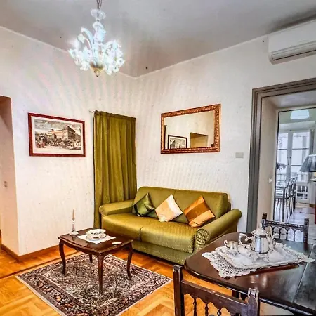 Adorable Flat By Barberini Trevi Fountain Rome
