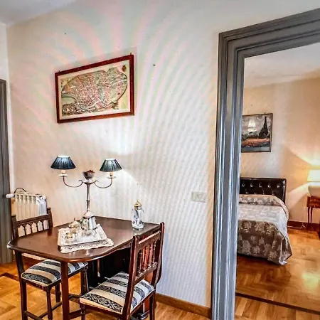 Apartment Adorable Flat By Barberini Trevi Fountain Rome