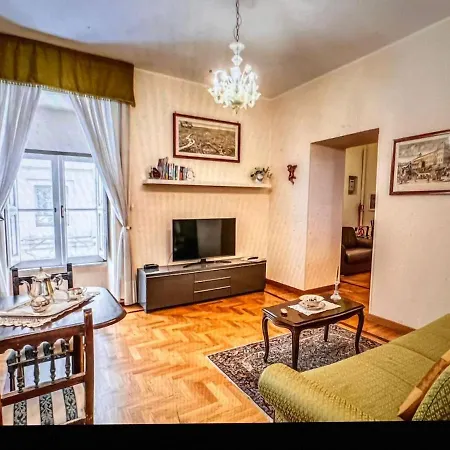 Apartment Adorable Flat By Barberini Trevi Fountain Rome