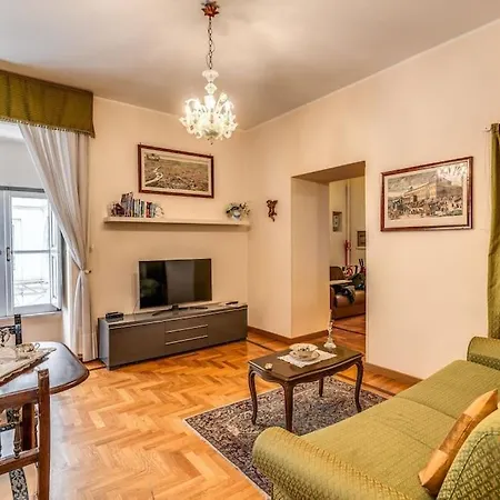Apartment Adorable Flat By Barberini Trevi Fountain Rome
