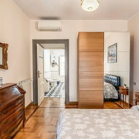 Adorable Flat By Barberini Trevi Fountain