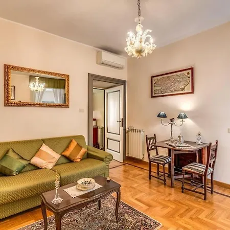 Apartment Adorable Flat By Barberini Trevi Fountain Rome