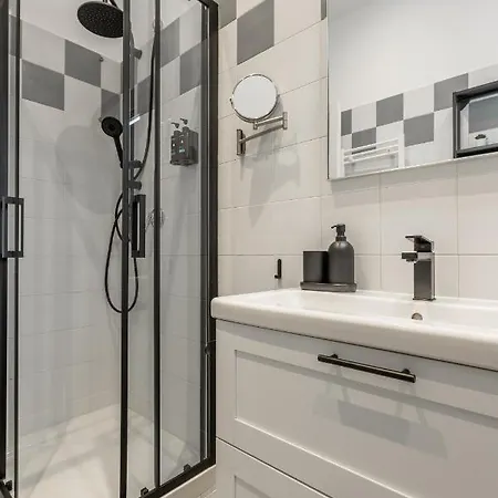 Imperium House - Con Giardino Privato, 3 Minuti Da Metro Piazza Bologna, A-c, Appartamento
