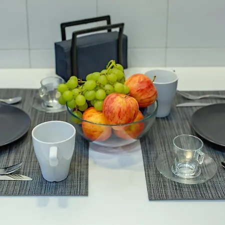 Appartamento Imperium House - Con Giardino Privato, 3 Minuti Da Metro Piazza Bologna, A-c,