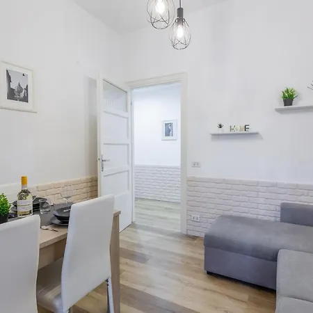Imperium House - Con Giardino Privato, 3 Minuti Da Metro Piazza Bologna, A-c, Appartamento Roma