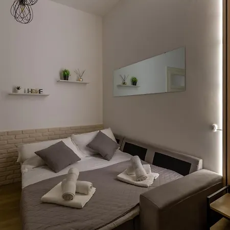 Imperium House - Con Giardino Privato, 3 Minuti Da Metro Piazza Bologna, A-c, Roma