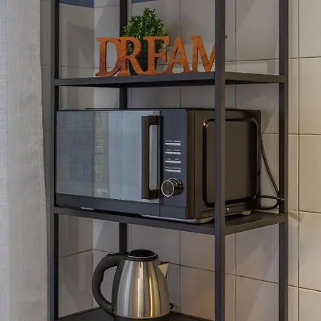 Appartamento Imperium House - Con Giardino Privato, 3 Minuti Da Metro Piazza Bologna, A-c, Roma