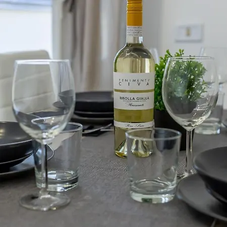 Imperium House - Con Giardino Privato, 3 Minuti Da Metro Piazza Bologna, A-c, Appartamento Roma