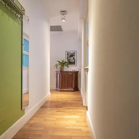 Oasis Centre Apartment