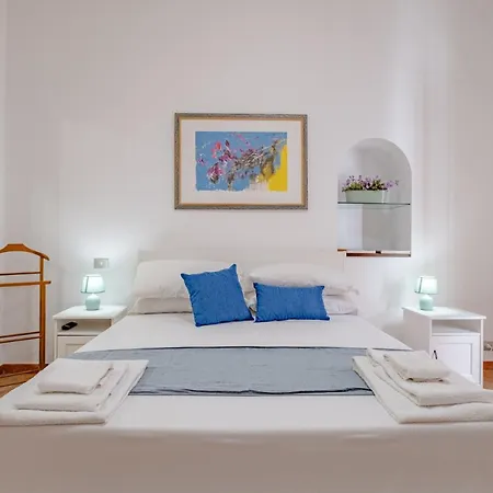 Ele Pantheon Apartment