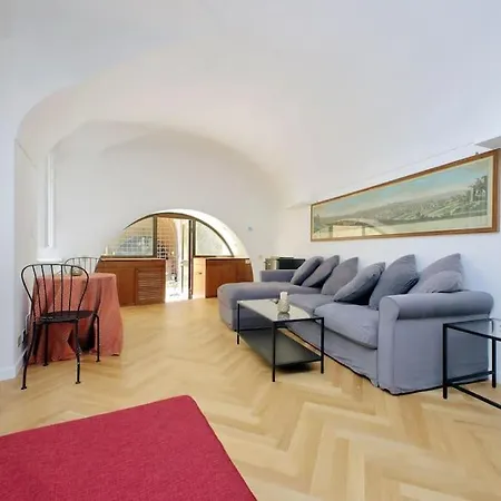 Pantheon With Private Terrace Apartment