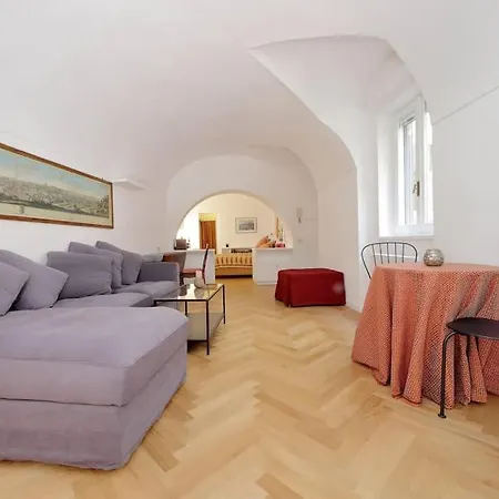 Pantheon With Private Terrace Apartment *