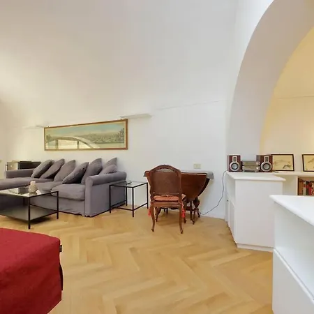Pantheon With Private Terrace Apartment