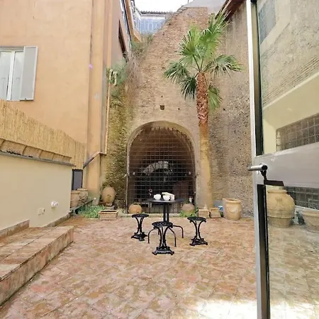 Pantheon With Private Terrace Apartment *