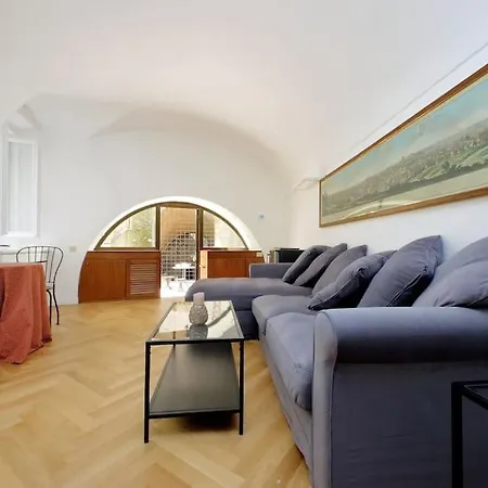 Pantheon With Private Terrace