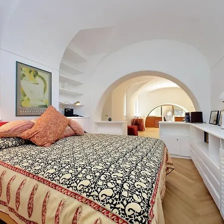 Pantheon With Private Terrace