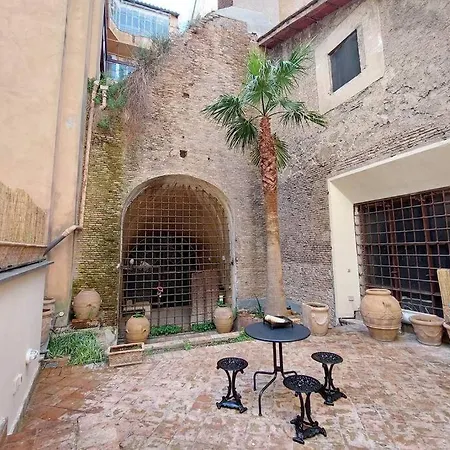 Pantheon With Private Terrace Apartment *