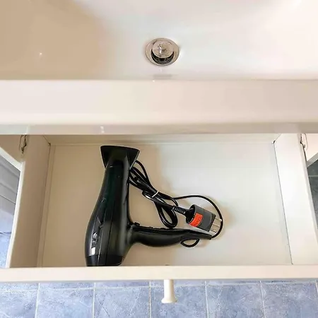 Near The Center With Private Bathroom *
