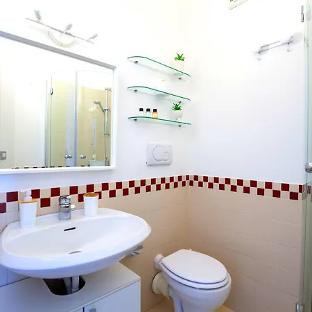 Hostly - Family Stresa Apartment
